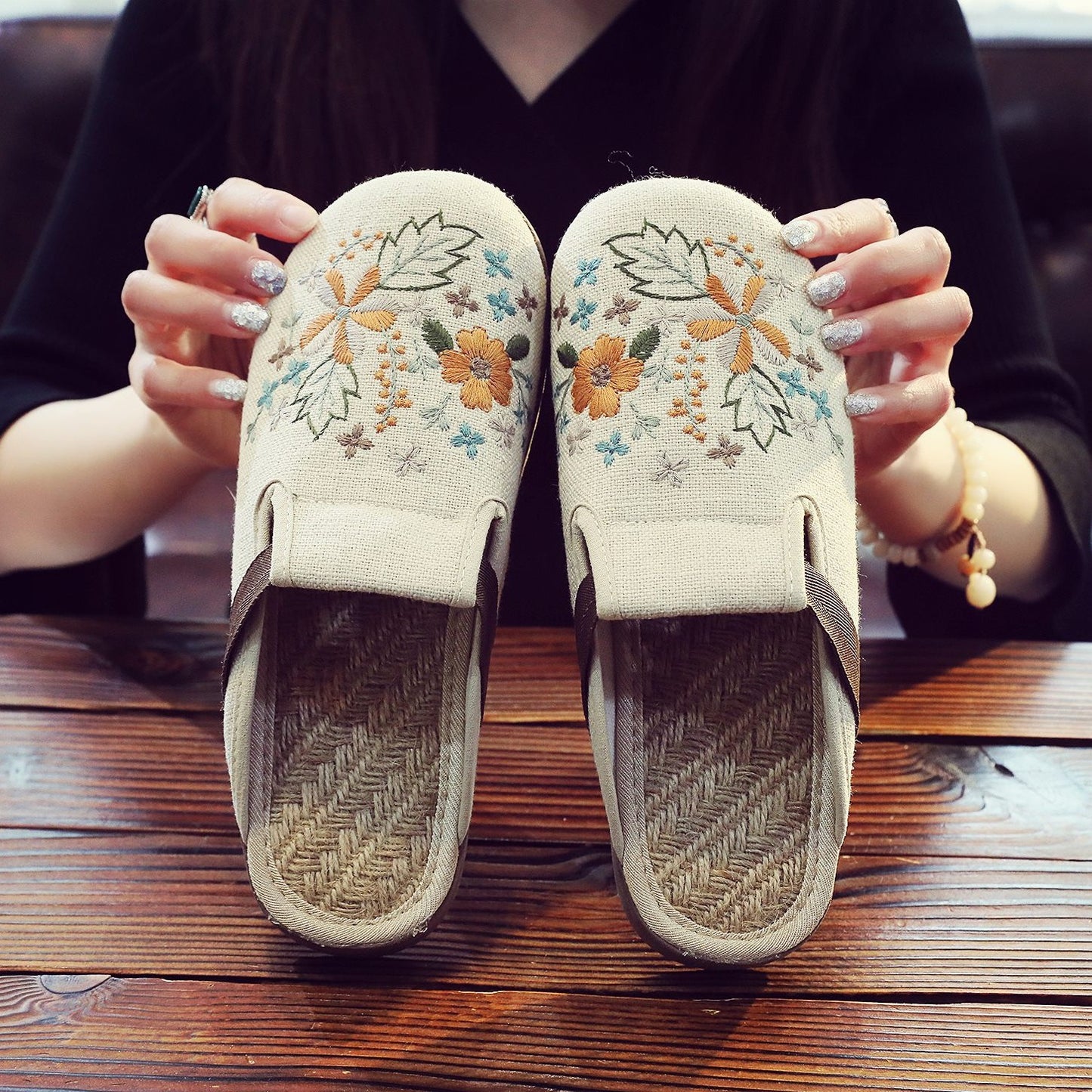 Women's Floral Mules – Lightweight, Breathable & Comfortable Slip-On Shoes