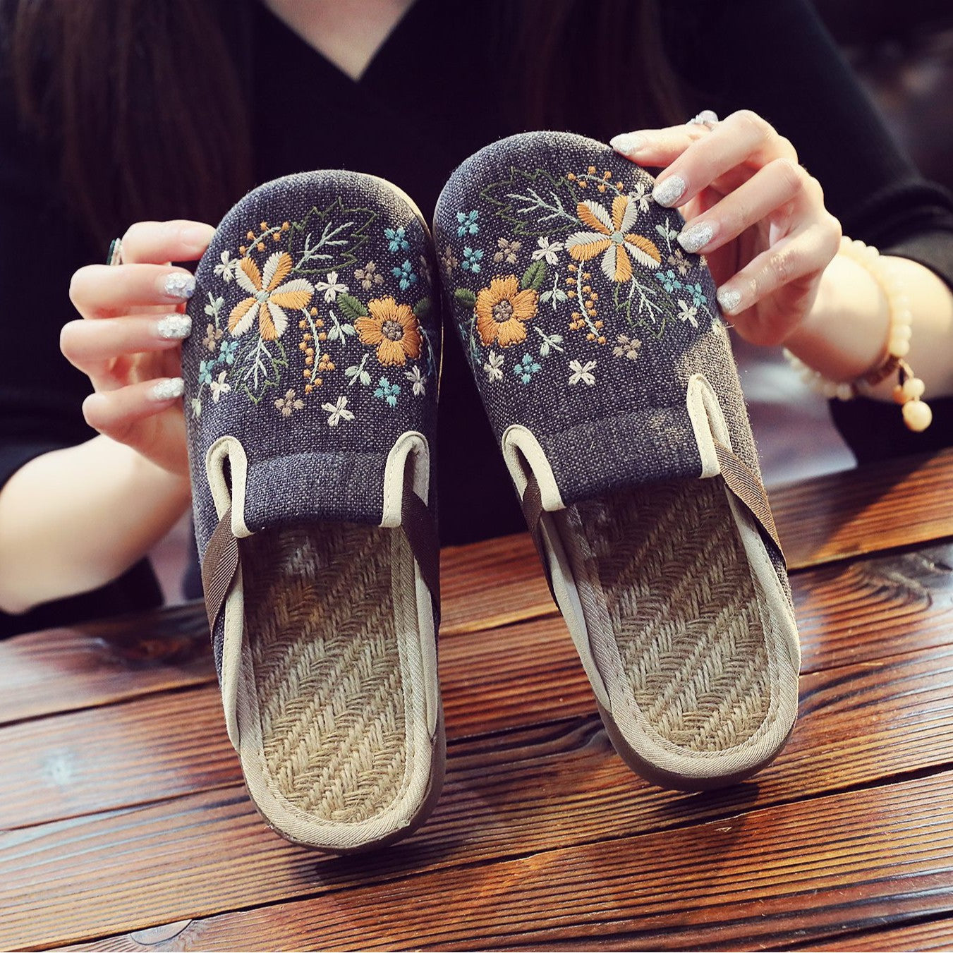Women's Floral Mules – Lightweight, Breathable & Comfortable Slip-On Shoes