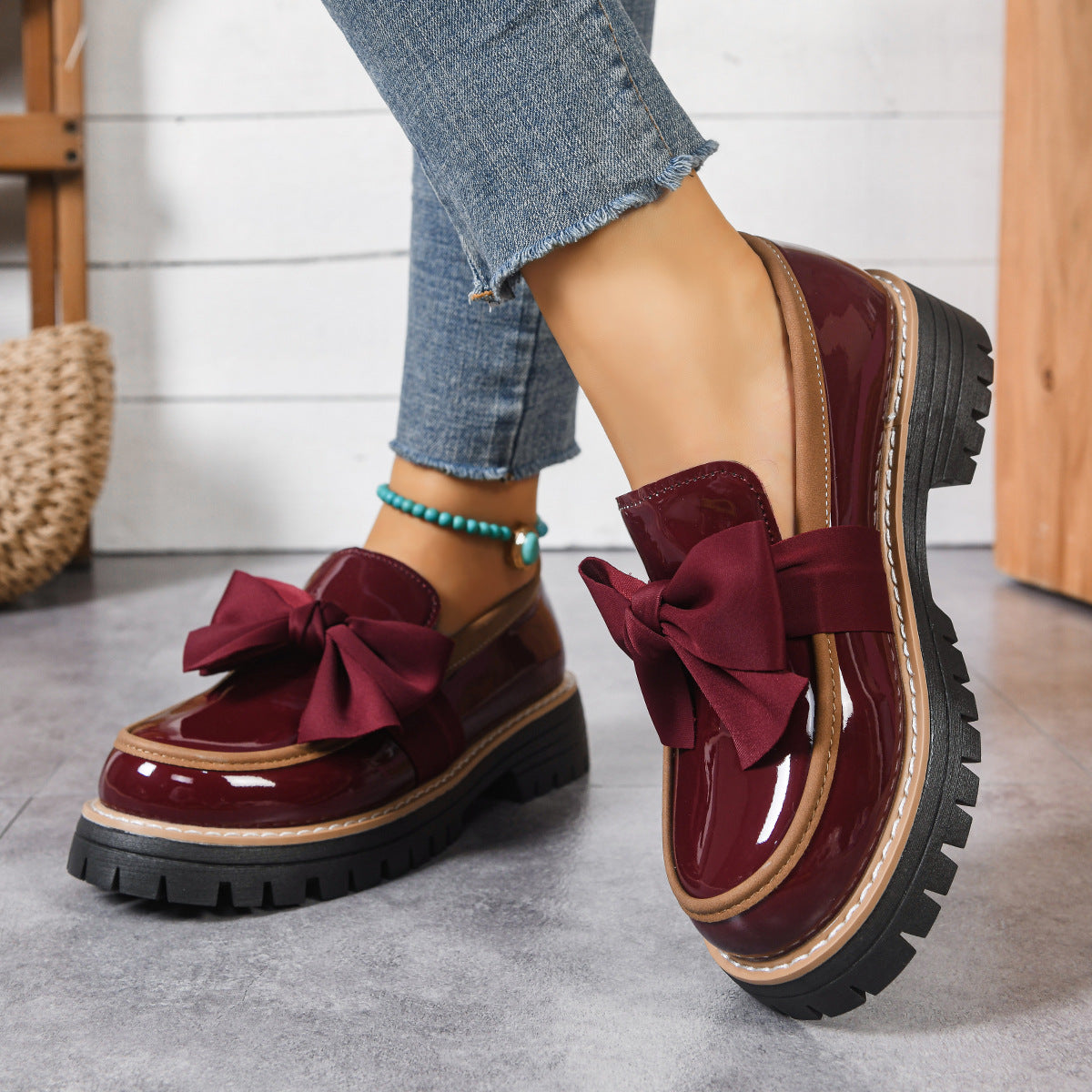 Women’s Classic Bow Loafers – Comfortable Platform Sole with Elegant Patent Finish