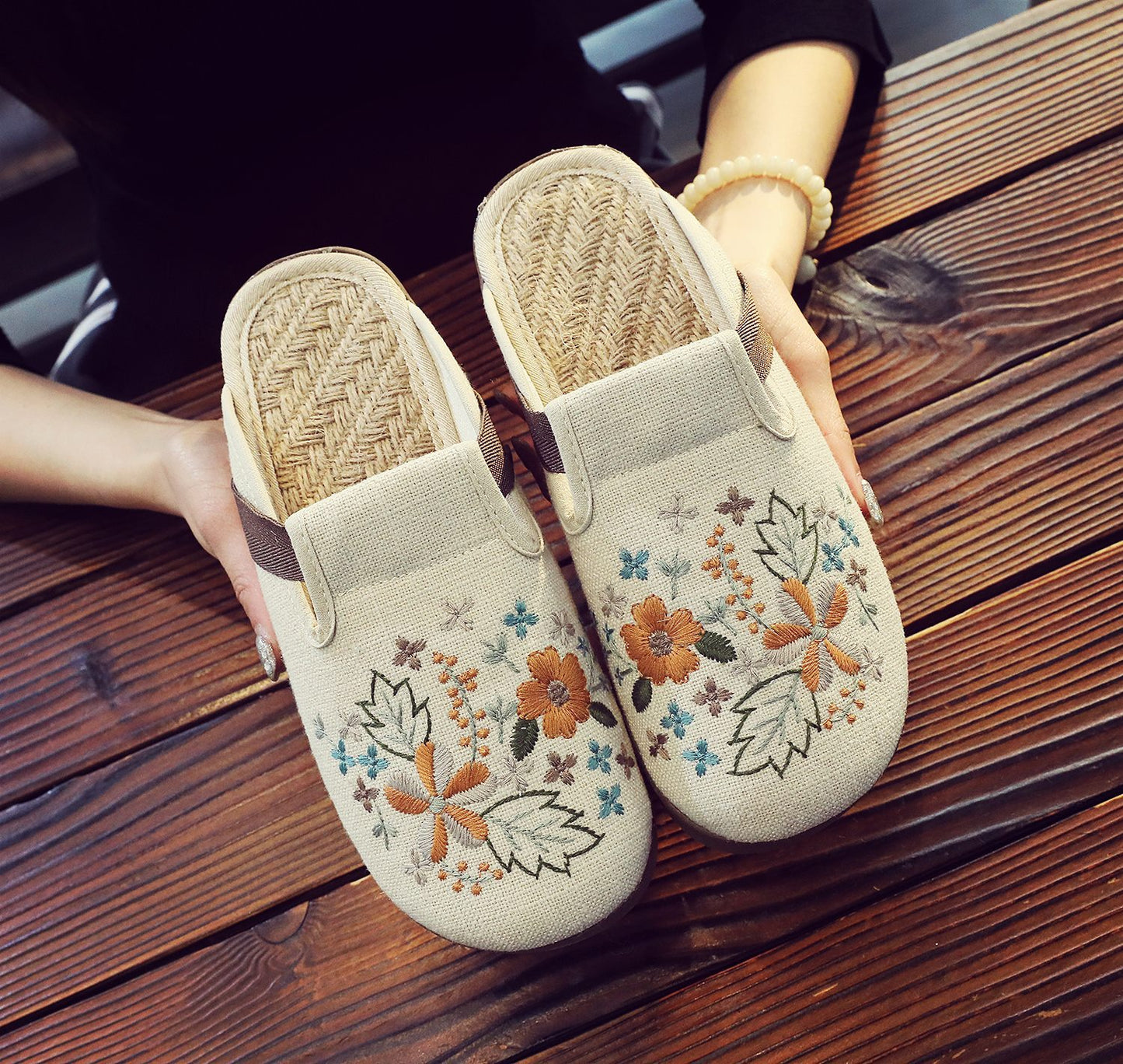 Women's Floral Mules – Lightweight, Breathable & Comfortable Slip-On Shoes