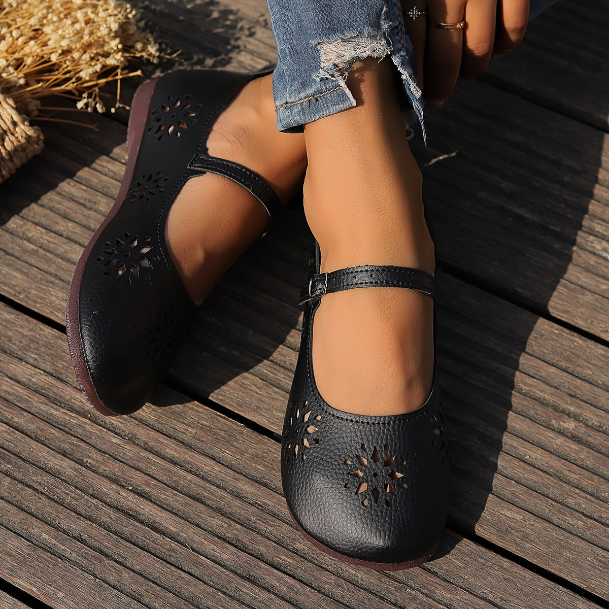 Women's Retro Soft Leather Hollow Flats