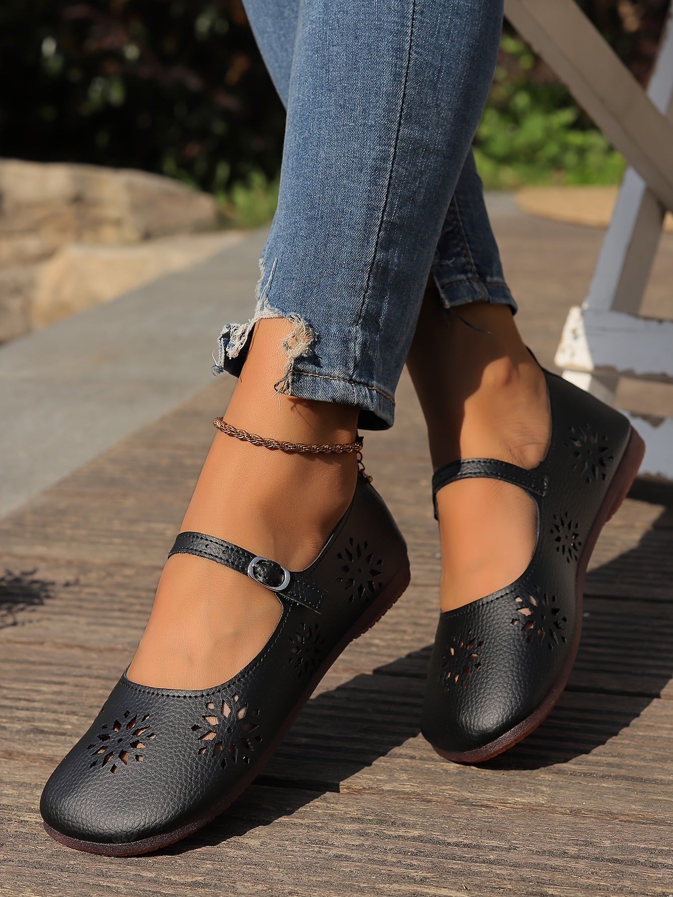 Women's Retro Soft Leather Hollow Flats