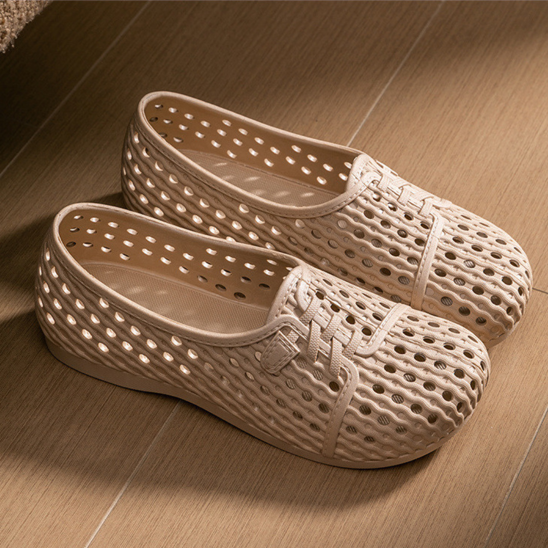 ComoFeet Women Sandals Lightweight Slip-on Soft Sole Non-Slip Casual Summer