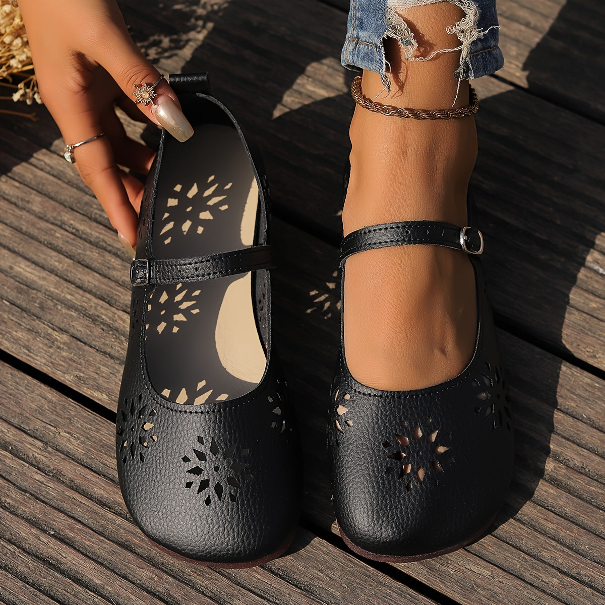 Women's Retro Soft Leather Hollow Flats
