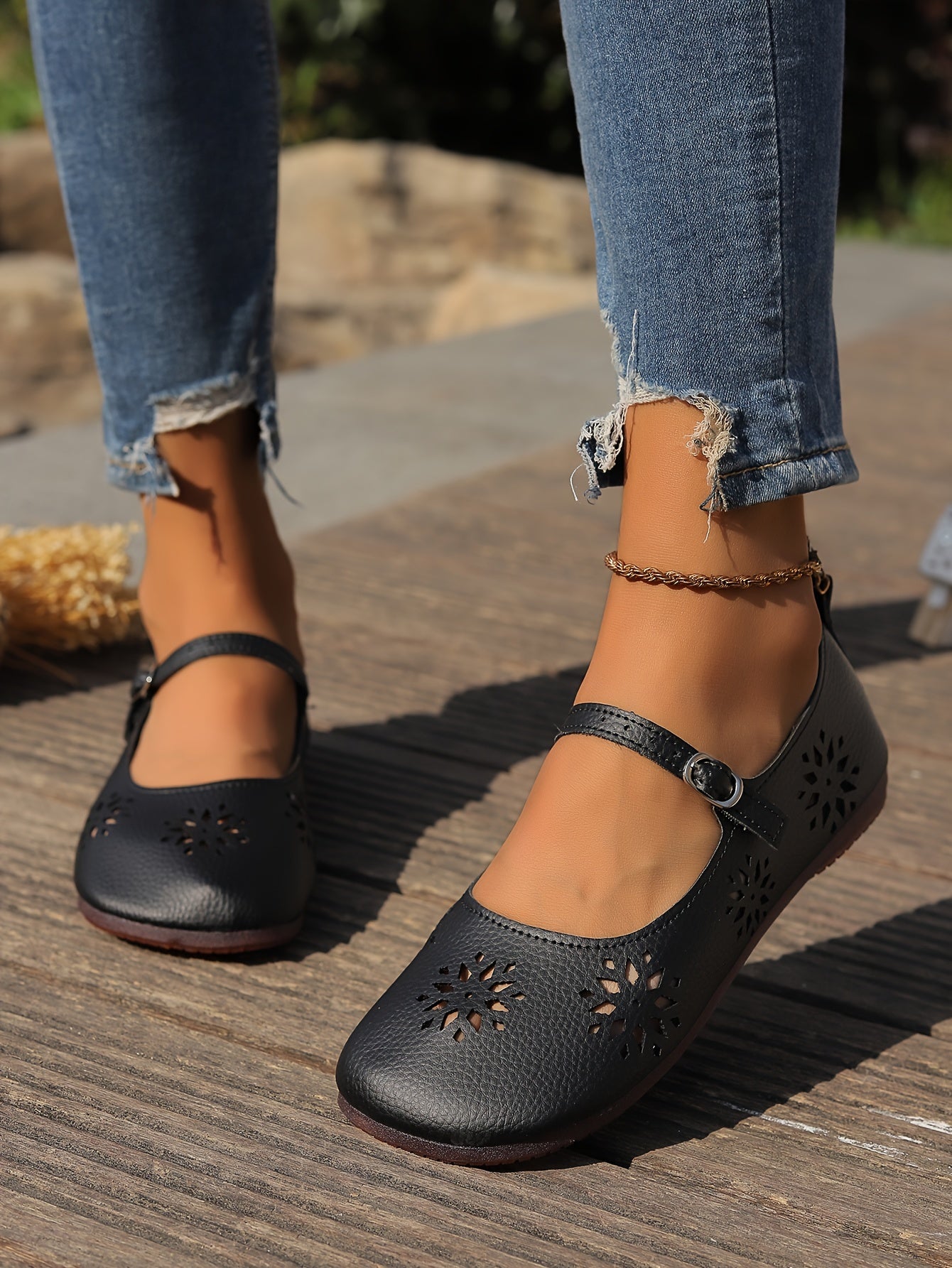 Women's Retro Soft Leather Hollow Flats