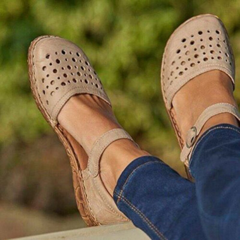 Women‘s Round Toe Hollow-out Leather Sandals
