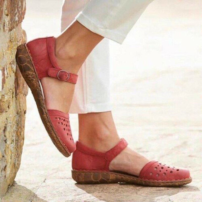 Women‘s Round Toe Hollow-out Leather Sandals